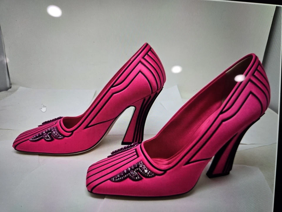 Fendi Rockoko Pink Lace Shoes.Size 40 - Image 2 of 4