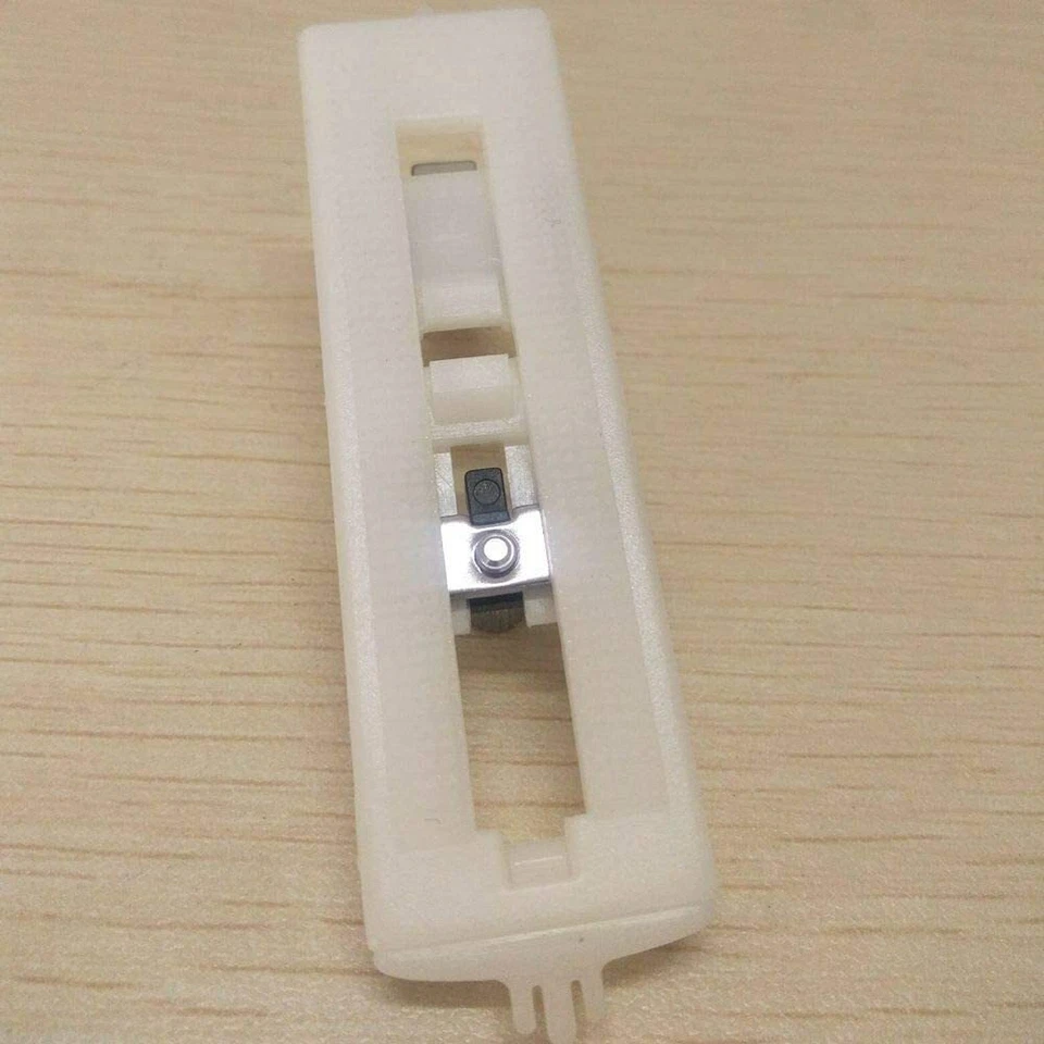 Pie de ojal de vástago bajo #1932S para máquinas de coser de vástago bajo Singer Foto 3 de 3