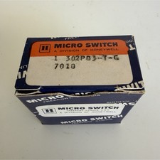 Vintage Honeywell Micro Switch 302PB3-T-G Pushbutton Switch NOS In Box 1970 