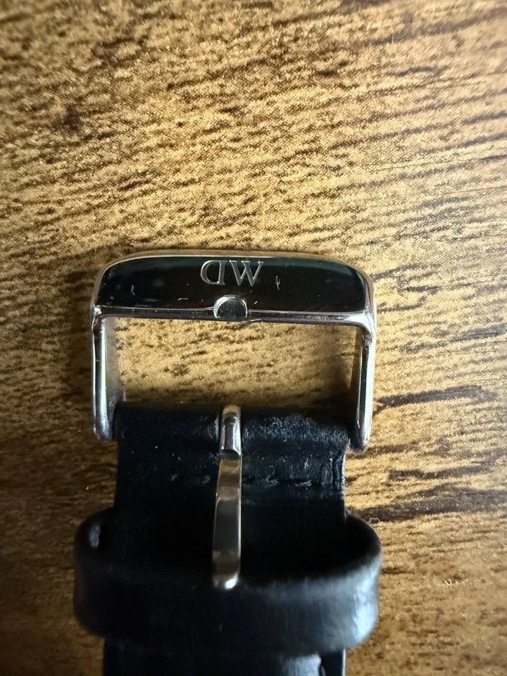 Reloj para hombre Daniel Wellington 41 mm tono plateado esfera negra correa de nailon M40SZ01 Foto 4 de 4