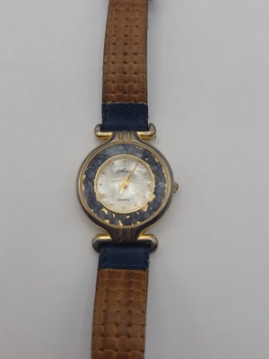 CHIC Womens Quartz Watch Faceted Crystal MOP Dial New Battery Working