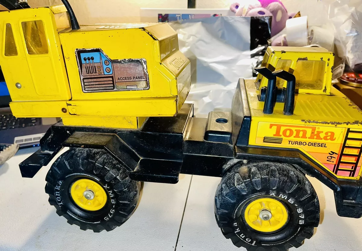 Vintage Large metal tonka Truck Back Hoe Yellow GVC