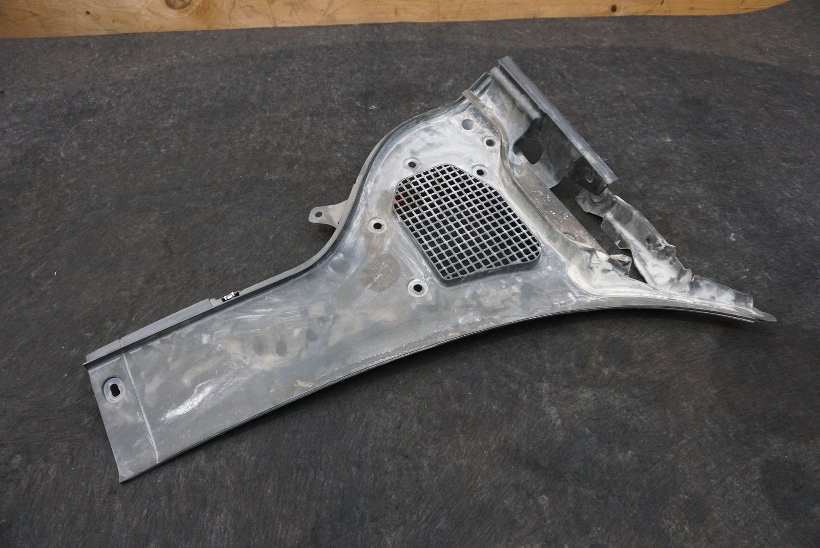 Front Windshield Cowl Grille Vent Panel OEM 82501600 Ferrari California 2008-14