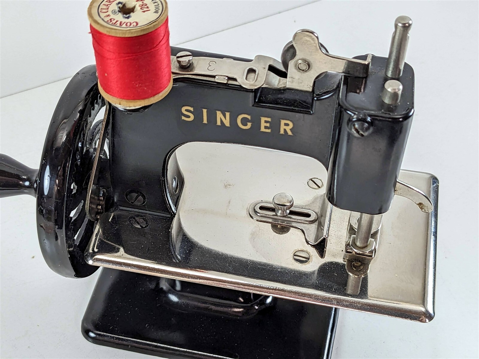 Singer SEWHANDY Children's Miniature Sewing Machine Model 20 Black in
