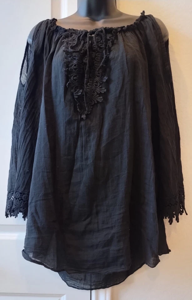 Blusa túnica Saks Fifth Avenue negra con ribete de encaje hombro frío talla grande