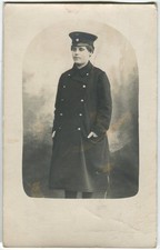 Portrait - Schaffnerin Stra&szlig;enbahn / Eisennbahn - PK-Format