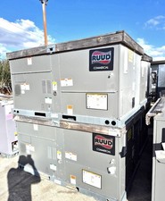 NEW 2023 MODEL 3 TON RUUD ROOFTOP UNIT GAS ELECTRIC 460V M# RGECZR036ADT10BAC