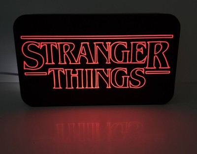 Stranger Things Leuchtkasten Geschenk Schlafzimmer Kinder Display LED Regal Wand Schreibtisch Schild USB