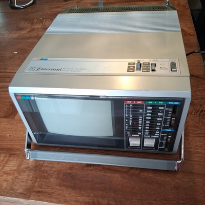 #ad Vintage Emerson PC5A Portable 5.5quot; Color TV AM FM Radio Receiver January 1985 $49.99