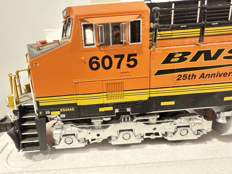 Lionel~Legacy~2233441~BNSF Heritage ES44AC #6075~O Scale! - Image 4 of 4
