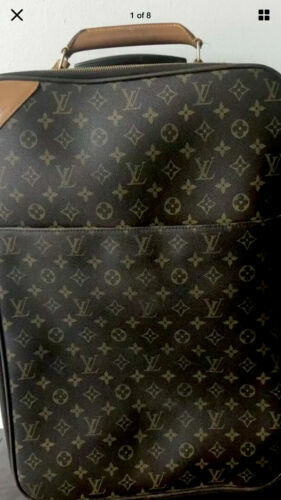Brown Louis Vuitton LockMe Cabas Tote Bag, Valise cabine Louis Vuitton  Horizon en cuir épi fuschia