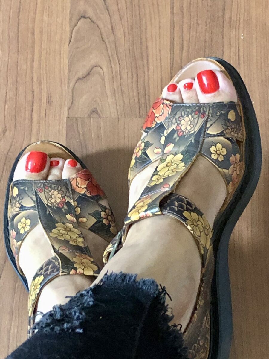Dr. Martens Adaya tattoo floral platform sandal | eBay Dr. Martens Adaya tattoo floral platform sandal | eBay