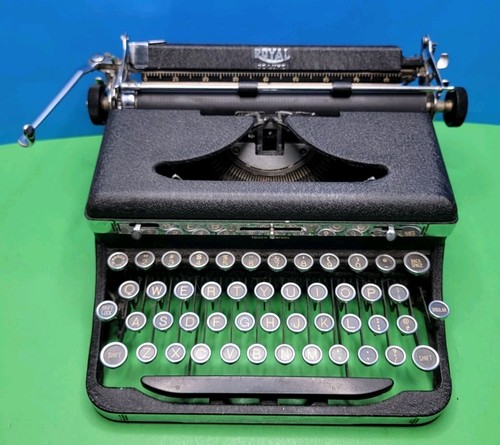 Vintage Royal De Luxe Black & Chrome Portable Manual Typewriter - Untouched.. - Picture 18 of 18