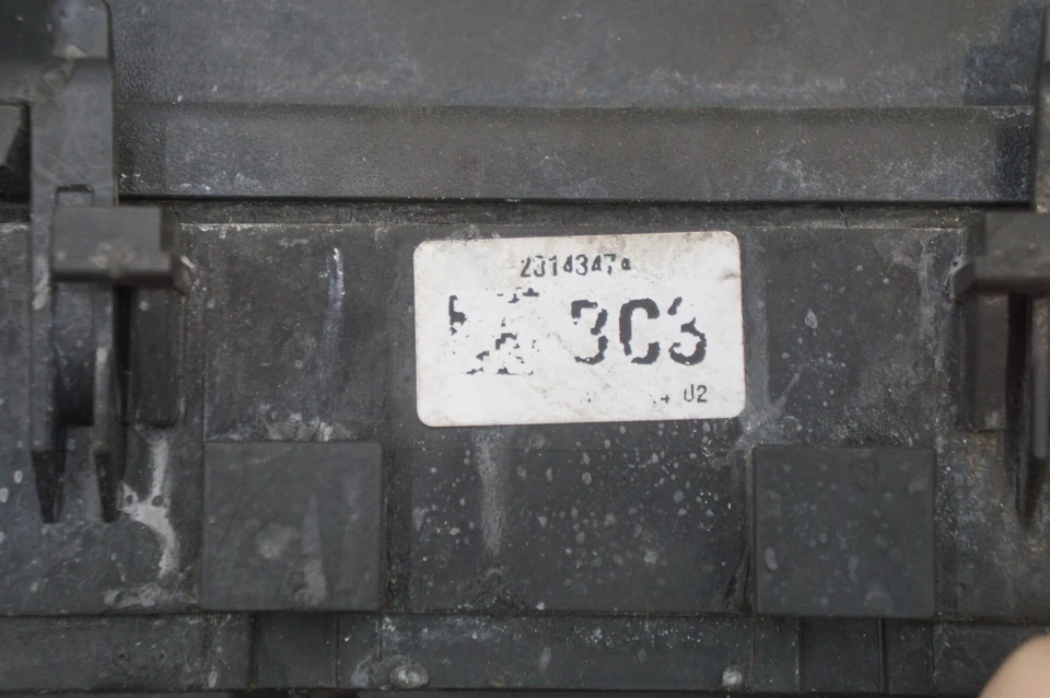 Engine Fuse Box Block Relay Junction Box 23143474 Chevrolet Silverado 3500 15-19 - Image 2 of 4