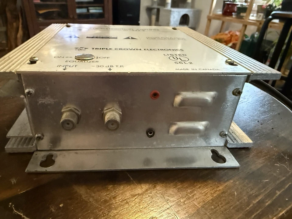 Amplificador de distribución CATV Triple Crown Electronics. ID-234-2. Leer descripción Foto 2 de 4