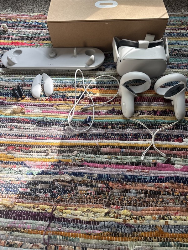 Oculus Quest 2 256GB Advanced All-in-one VR Headset – White (301-00351-01)