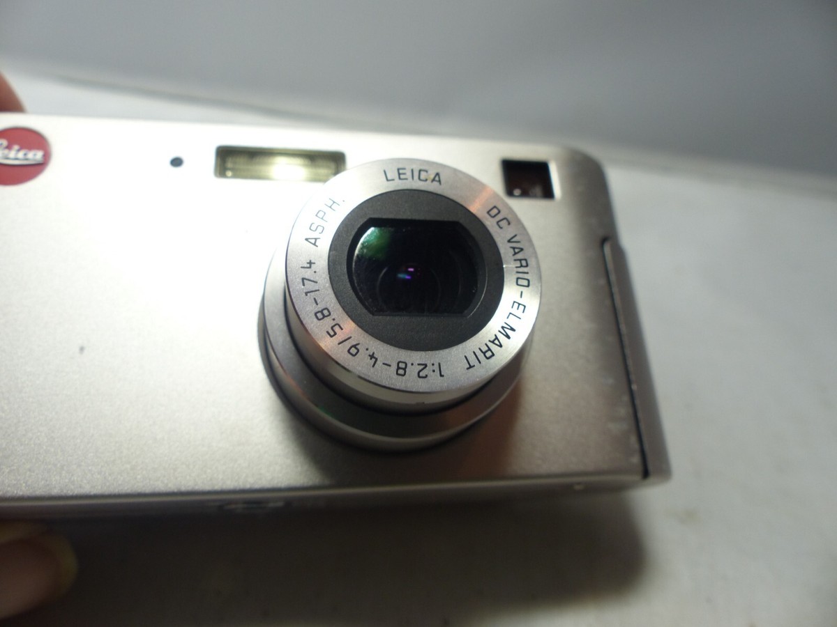 Leica D-Lux 1 Digital Camera. Rare collector's item. Fully