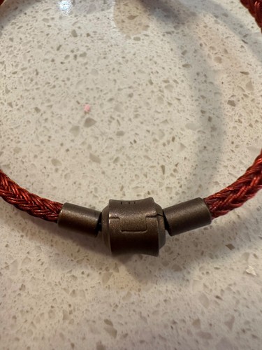 Chow Sang Sang Red Rope Bracelet with a removable glass Murano bead. - Picture 7 of 10