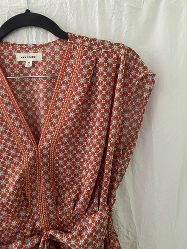 Max Studio Damen Bluse rot Blumenmuster ärmellos V-Ausschnitt Oberteil Größe XS - Bild 5 von 8