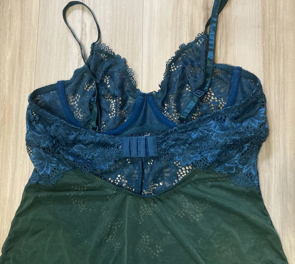 Lencería y tanga para mujer Oh La Cheri Chemise copa de encaje suave verde satinado - talla M Foto 3 de 4