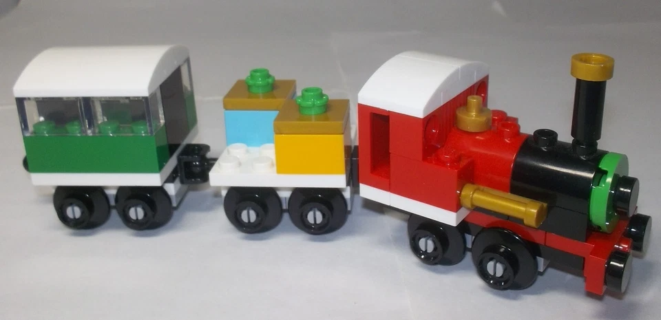 LEGO 30584 Winter Christmas Train, photo 2 of 5