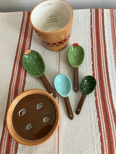 Cactus Measuring Pot Cup & Measuring Spoons Ceramic Set ONE CHIP ON HANDLE - Picture 6 of 24