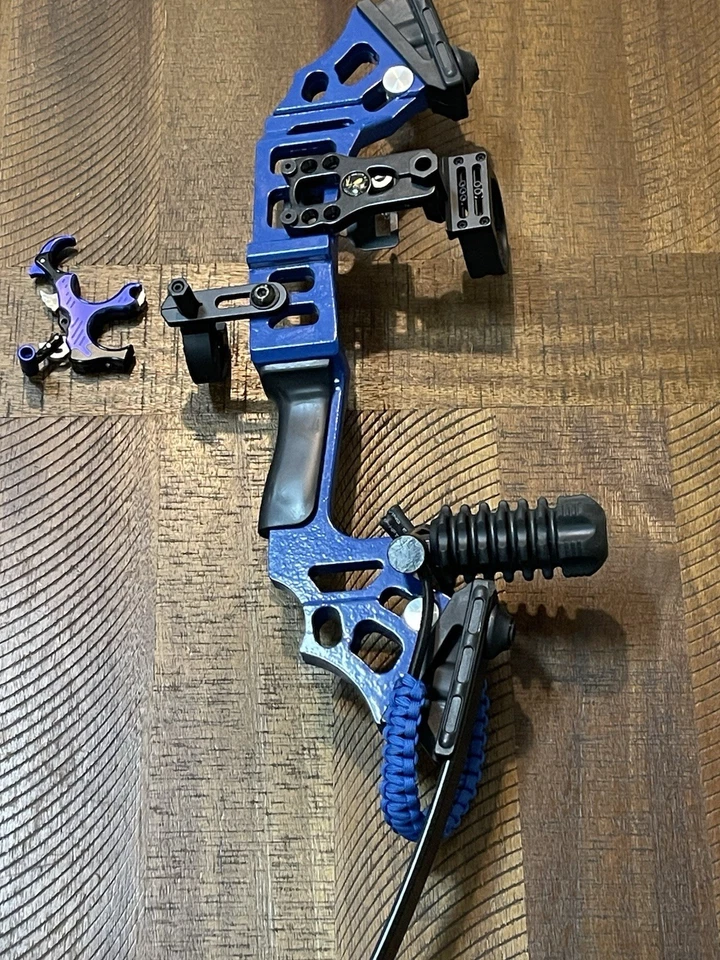 Top Point Archery 52” Recurve Takedown Bow 28” Draw W/Sight RH 45# Pull - Image 2 of 4