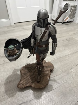Sideshow Collectibles Star Wars The Mandalorian and Grogu Premium Format (READ)