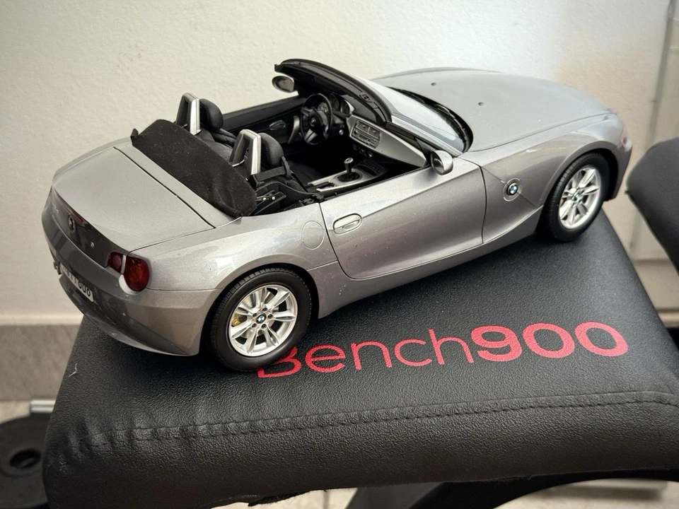 BMW Z4 1:12 Kyosho - Ottime Condizioni - Apribile - Cappotta Funzionante - Immagine 3 di 4