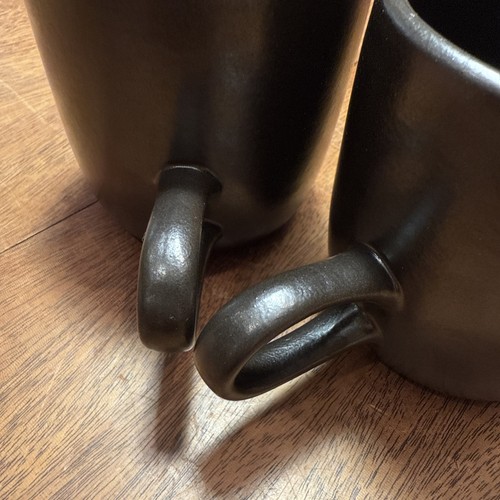 2 VINTAGE HEATH CERAMICS Coupe 305 LOW LOOP HANDLE Mugs Cups Hard To Find Black - Picture 20 of 24