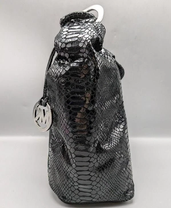 Impresionante Bolso de Hombro Michael Kors Fulton Hobo Negro con Herrajes Plateados Foto 3 de 4