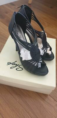 myer carvela