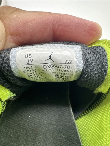 Nike Air Jordan 1 Low Alt SE Boys 2Y Shoes Black Cat Energy DX6667-701 Yellow - Picture 12 of 12
