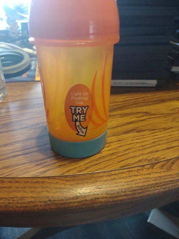 Taza para sorber intermitente iluminada edades 3+ 10 fl oz Halloween temática calabaza Cutie Foto 3 de 4