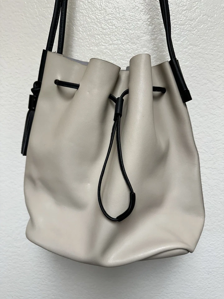 Vince Camuto Lorin Hobo ведро наплечная сумка, кожа с шнурком кисточки бежевый - Изображение 4 из 4