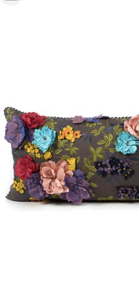 Imprescindible vender: ESPECTACULAR ALMOHADA LUMBAR FLORAL JARDÍN CONVENTO INFANTIL MACKENZIE Foto 2 de 2