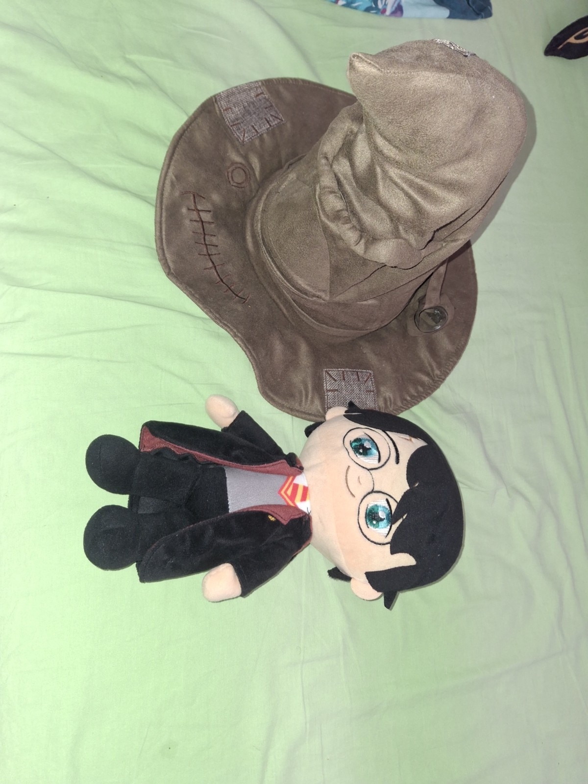 Harry Potter Peluche con occhiali e uniforme, Cappello Parlante marrone