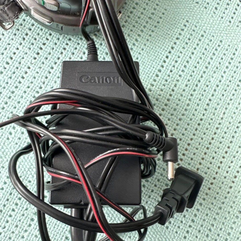 Canon DM-DC20 DVD Video Camera with Charger, Battery, AC Adapter, Tested - Image 4 of 4