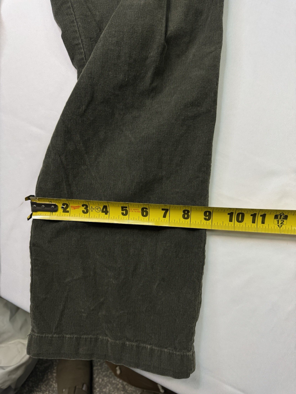 Haggar Pants Mens 40x30 Classic Fit Corduroy Stretch Premium Casual Comfrt Olive