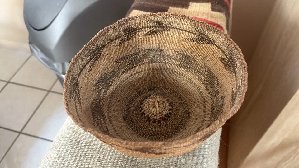 Cesta Tribu Achumawi Circa 1890’s nativa del norte de California. Foto 3 de 3