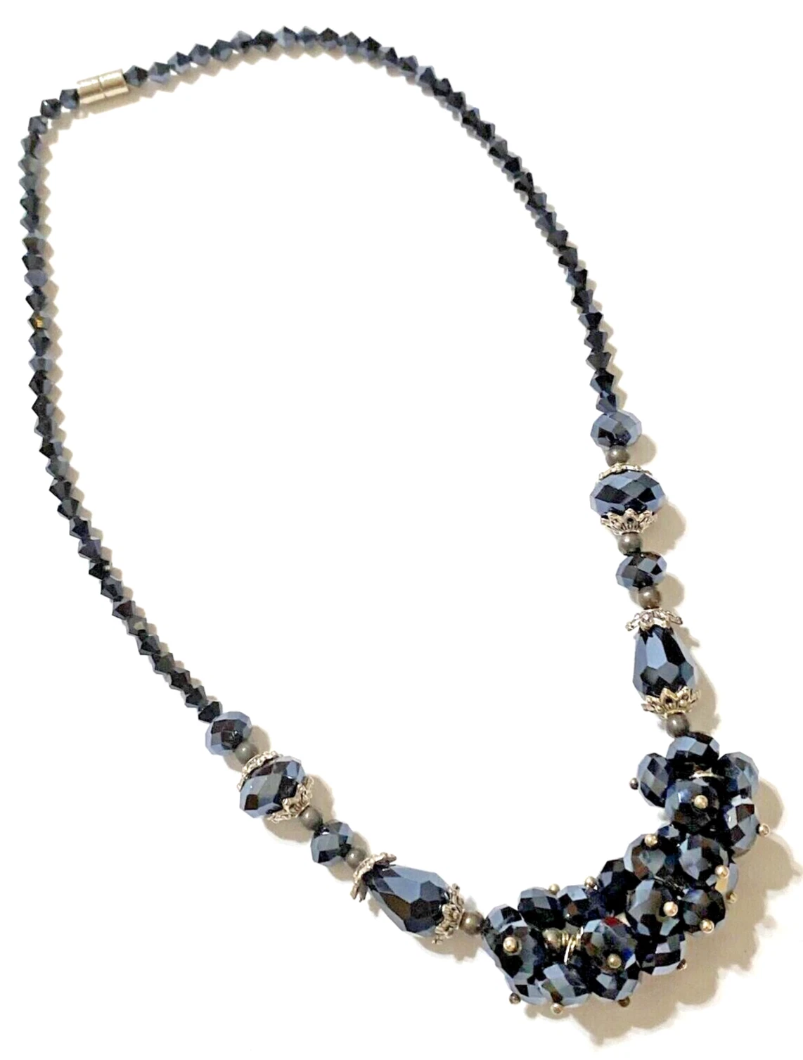 VETEMENTS Collana bavaglino a grappolo cristallo blu scuro indaco sfaccettato dichiarazione perline 16"