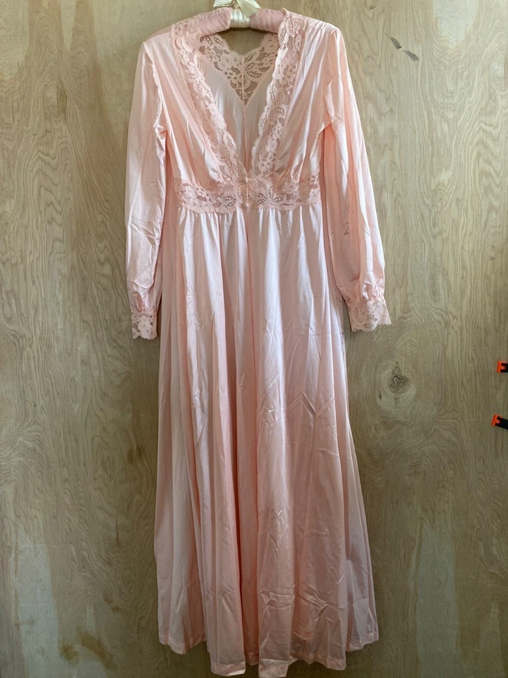 Camisola Olga Vintage Robe Pêssego Nylon Renda Manga Longa Estilo 9737 Tamanho P EUA - Imagem 2 de 4