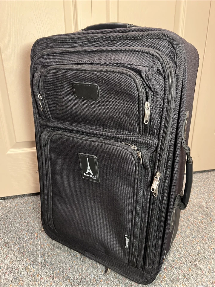 Bagagem de mão Travelpro Roll-A-Board lado macio CREW 3 23” preta - Imagem 2 de 4
