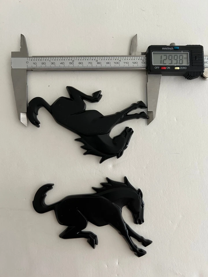 Guardabarros emblema negro mate caballo pony puerta trasera insignia de metal Ford Bucking Bronco Foto 2 de 4