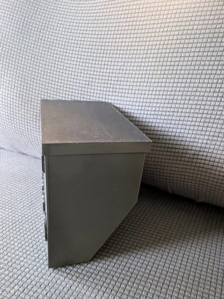 Alimentador de codorna grande com portas e tampa. Sem desperdício - Sem bagunça. Feito nos EUA - Imagem 3 de 4