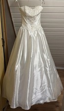 Brautkleid San Patrick Gr 36 Ivory + Reifrock Spitzen und Bolerojäckchen