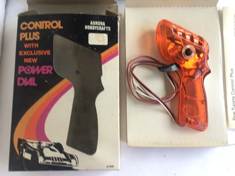 Par de controladores de coche ranura Aurora #1335 Control Plus HO con dial eléctrico 1974 Nuevo de Lote Antiguo Foto 3 de 4