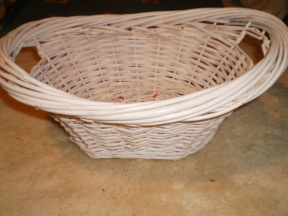 Small Woven Willow Carrying Display Storage Child's Basket WHITE - Image 4 of 4