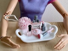Lote de 8 piezas conjunto casa de muñecas Barbie belleza lápiz labial facial maquillaje esmalte de uñas perfume