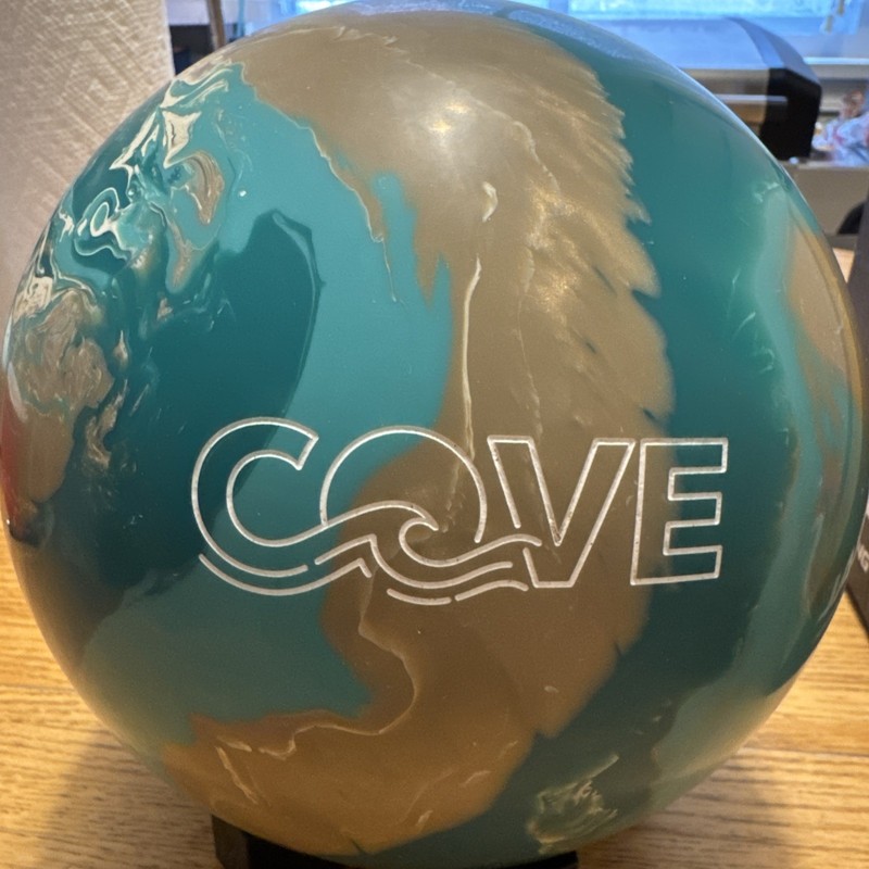 global 900 Cove  bowling ball 15lb